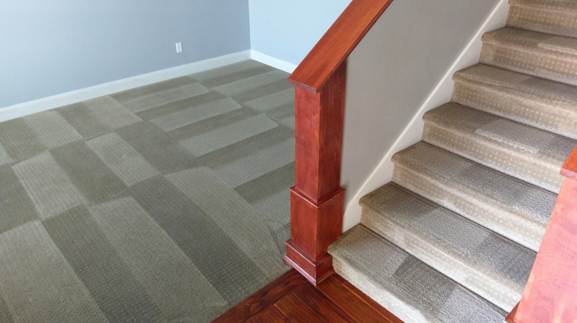 Patterned carpet and stair runner after an ACDC clean